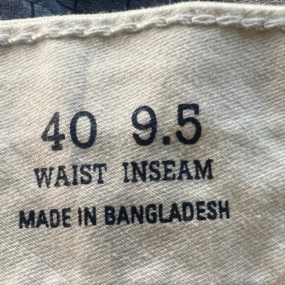 Izod Saltwater stretch shorts men 40 flat front
inseam 9 1/2” cream w/pineapples - Picture 8 of 8